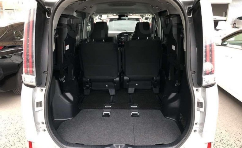 TOYOTA NOAH Hybrid X 2018