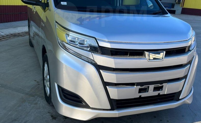 TOYOTA NOAH Hybrid X 2018