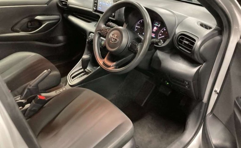 TOYOTA YARIS X 2020
