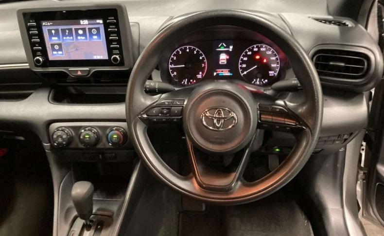 TOYOTA YARIS X 2020
