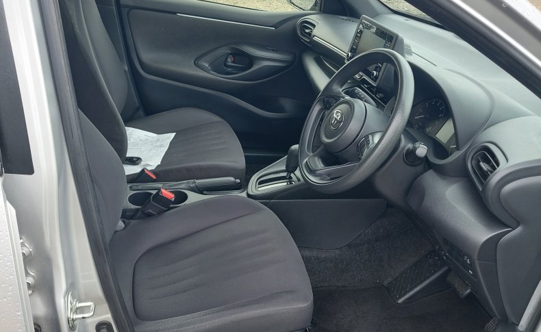 TOYOTA YARIS X 2020