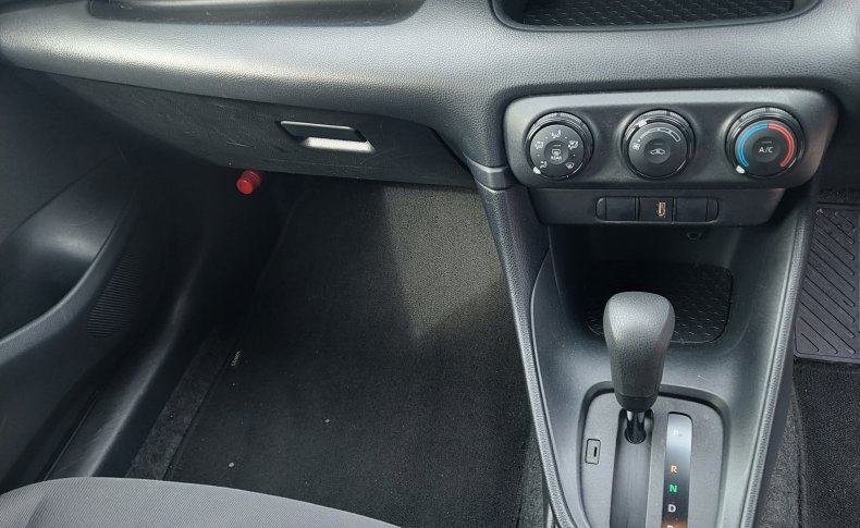 TOYOTA YARIS X 2020