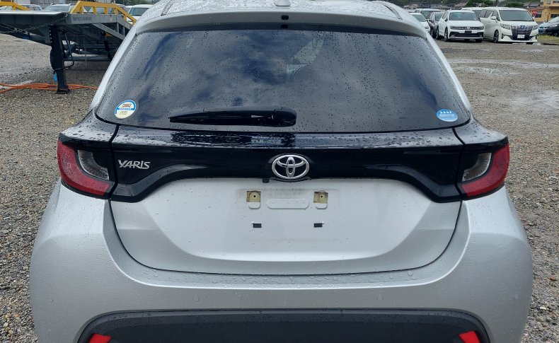 TOYOTA YARIS X 2020