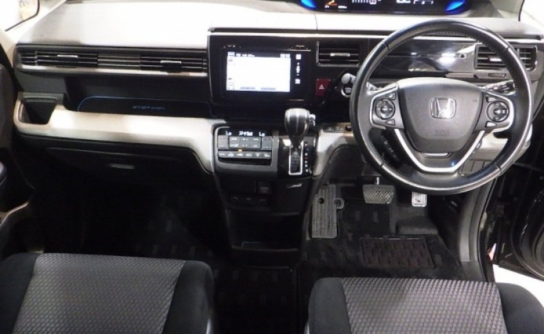 HONDA STEPWGN SPADA HONDA SENSING 7-SEATERS 2016