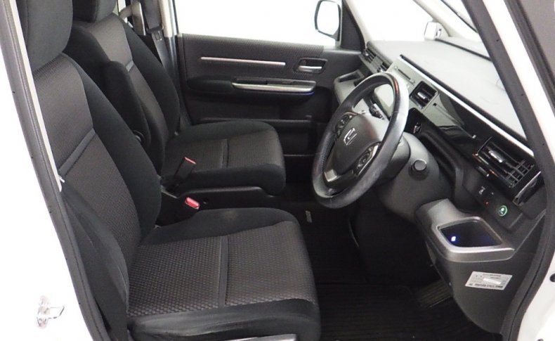 HONDA STEPWGN Spada Advanced Package Alpha 8 seater 2016