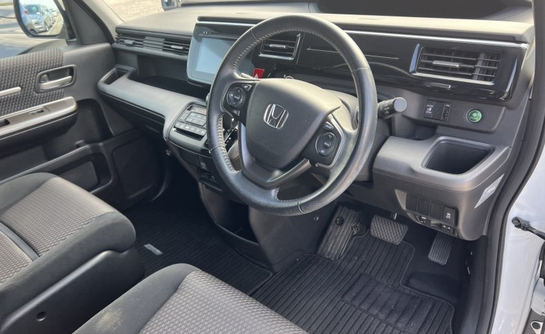 HONDA STEPWGN Spada Advanced Package Alpha 8 seater 2016