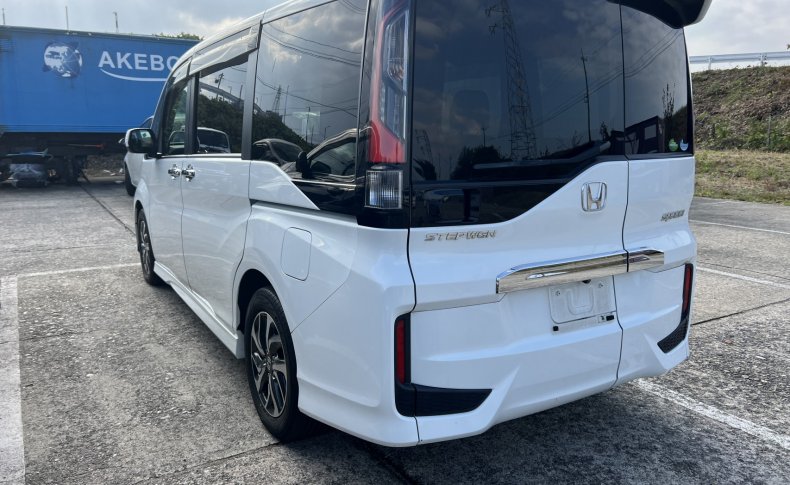 HONDA STEPWGN Spada Advanced Package Alpha 8 seater 2016