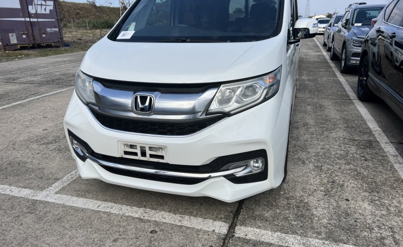 HONDA STEPWGN Spada Advanced Package Alpha 8 seater 2016