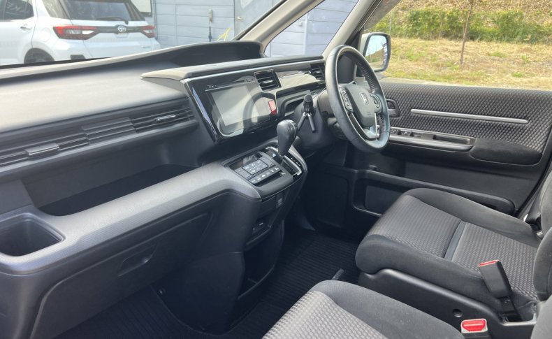HONDA STEPWGN Spada Advanced Package Alpha 8 seater 2016