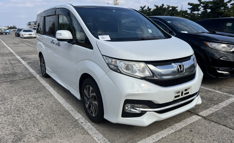 HONDA STEPWGN Spada Advanced Package Alpha 8 seater 2016