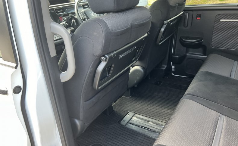 HONDA STEPWGN Spada Advanced Package Alpha 8 seater 2016
