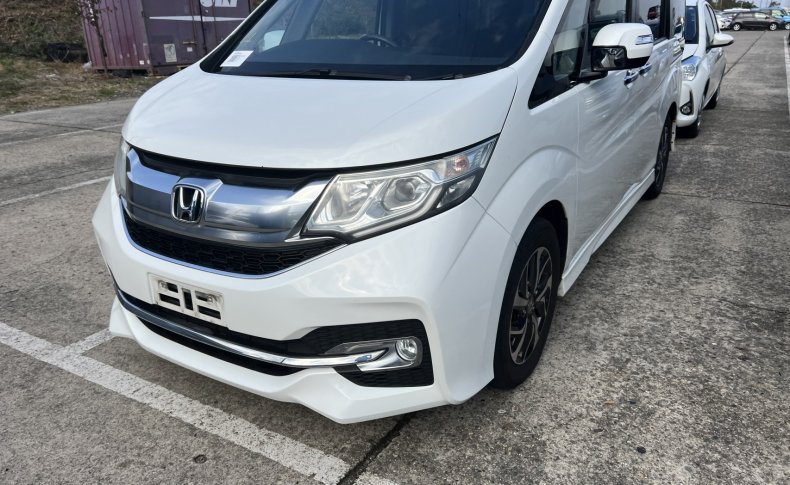 HONDA STEPWGN Spada Advanced Package Alpha 8 seater 2016