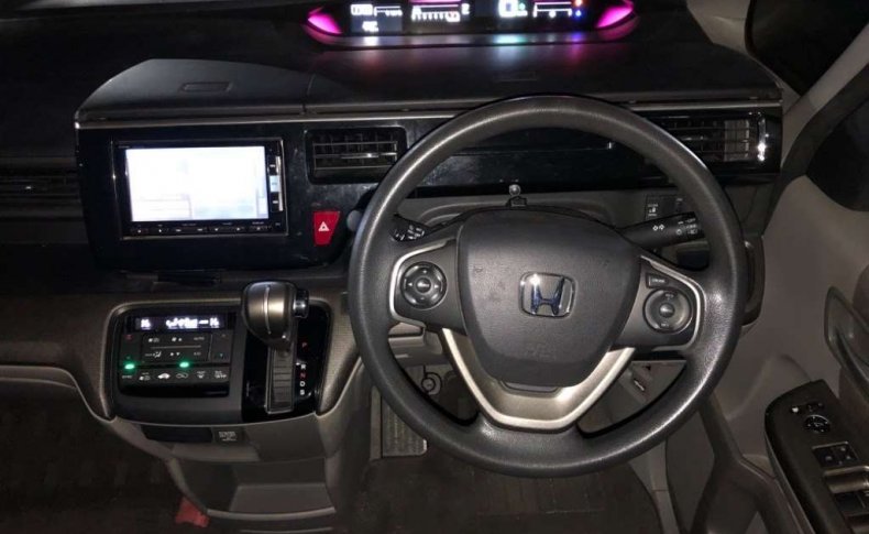 HONDA STEPWGN G 2015