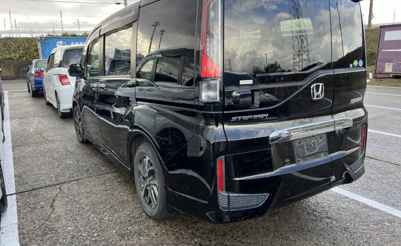 HONDA STEPWGN SPADA 2015