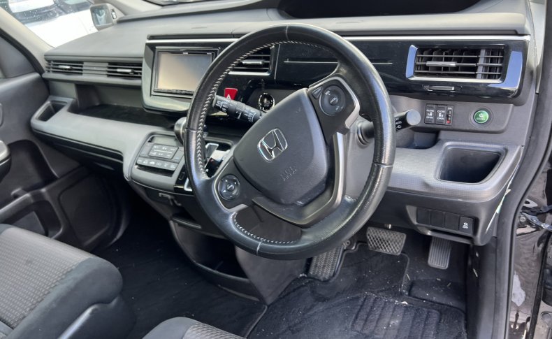 HONDA STEPWGN SPADA 2015
