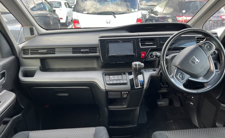 HONDA STEPWGN SPADA 2015