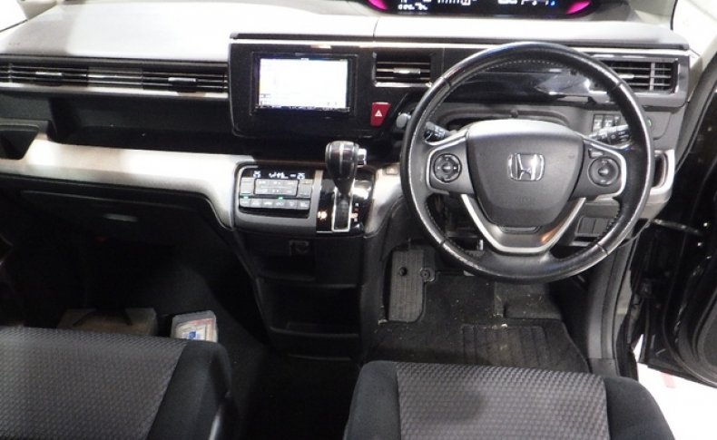 HONDA STEPWGN SPADA 2015