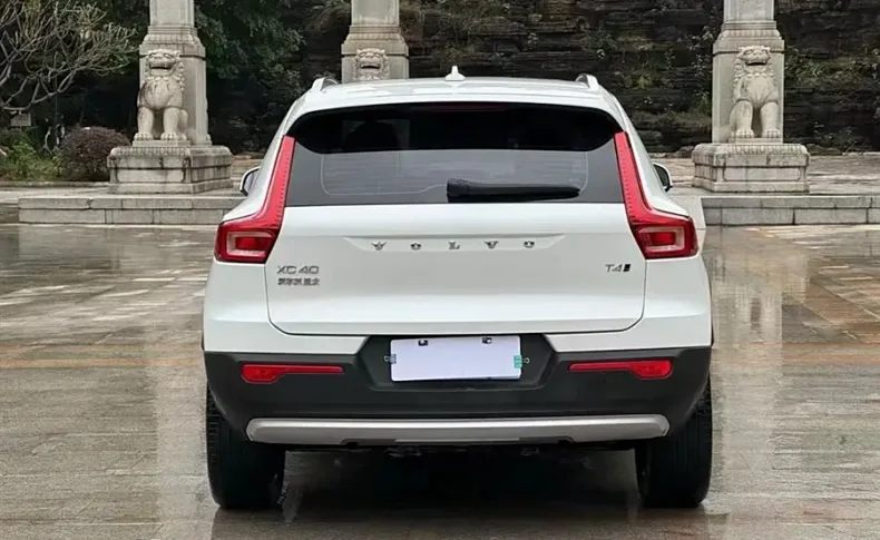 VOLVO XC40  2020