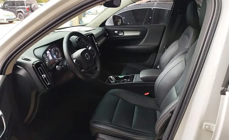 VOLVO XC40  2020