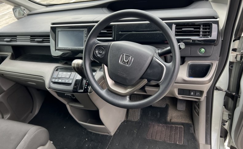 HONDA STEPWGN B 2015