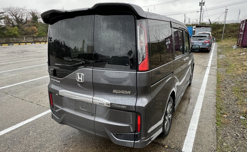 HONDA STEPWGN SPADA 2015