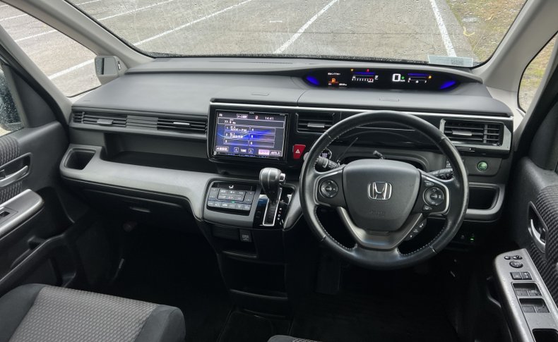 HONDA STEPWGN SPADA 2015