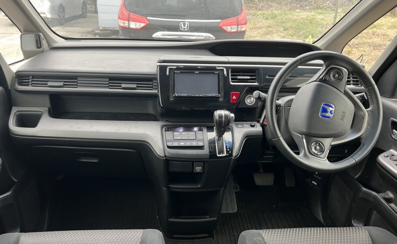 HONDA STEPWGN SPADA 2015