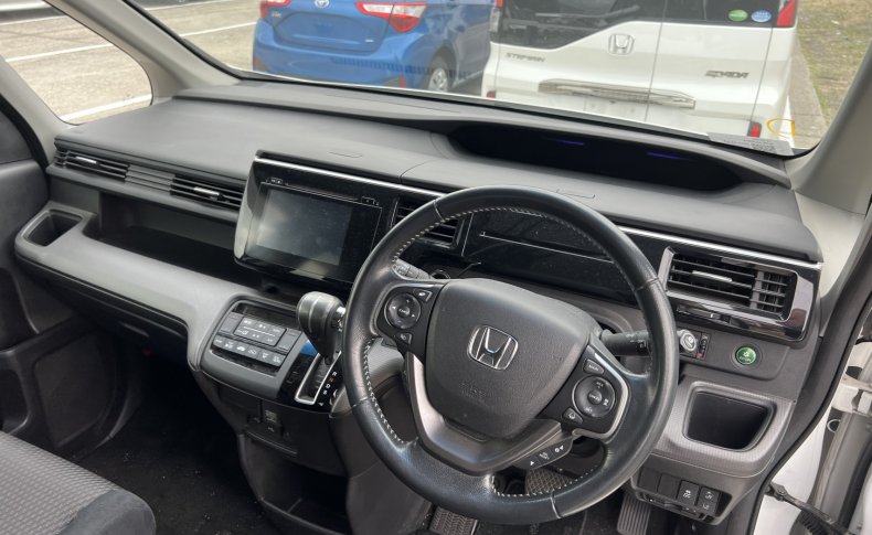 HONDA STEPWGN SPADA 2016