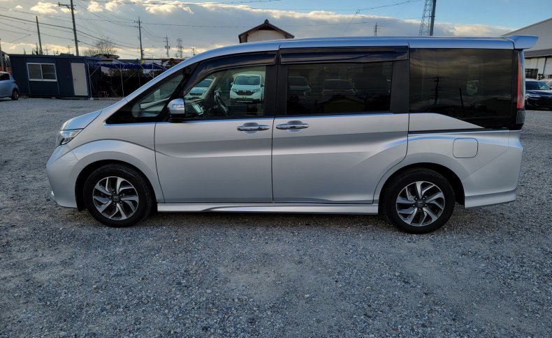 HONDA STEPWGN SPADA 2016
