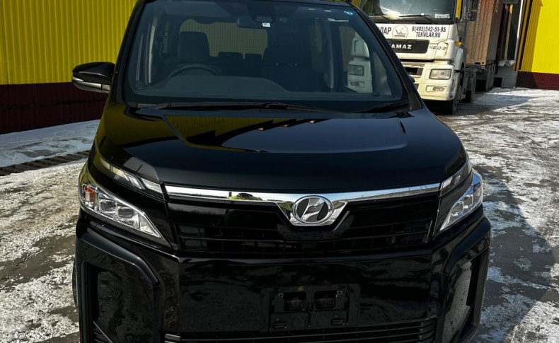 TOYOTA VOXY X 2018