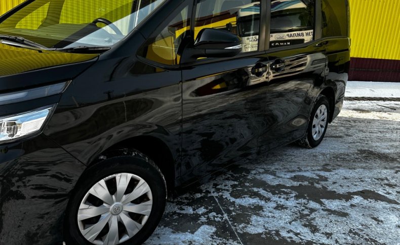TOYOTA VOXY X 2018