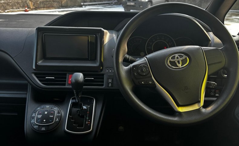 TOYOTA VOXY X 2018