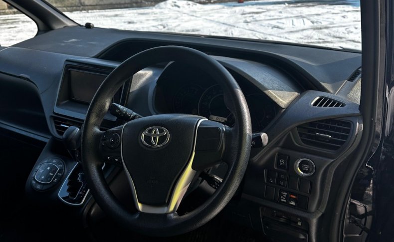 TOYOTA VOXY X 2018