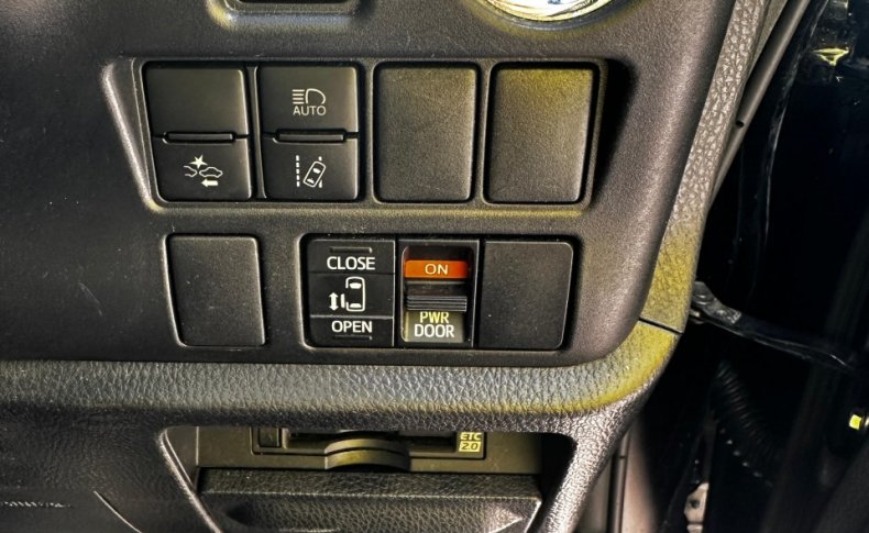 TOYOTA VOXY X 2018