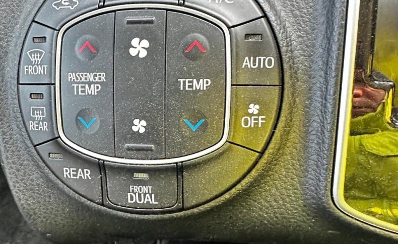 TOYOTA VOXY X 2018