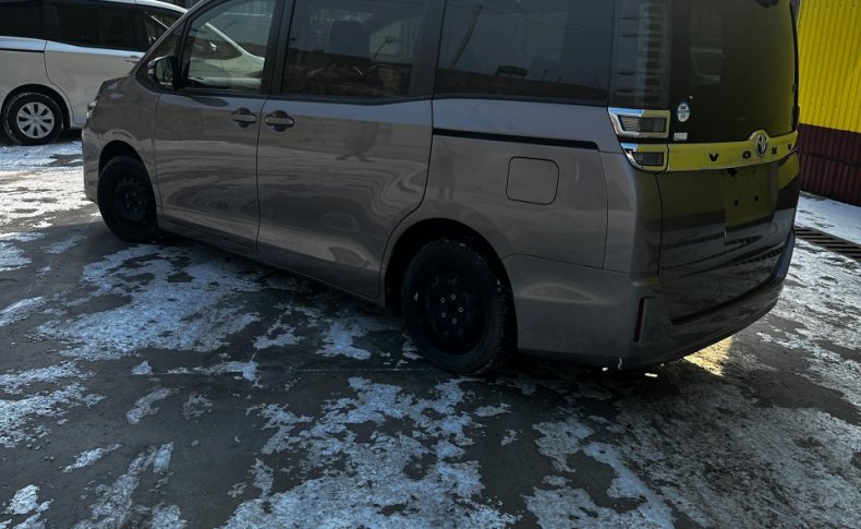 TOYOTA VOXY X 2020