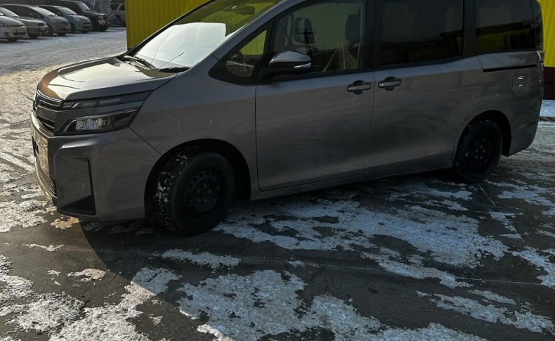 TOYOTA VOXY X 2020