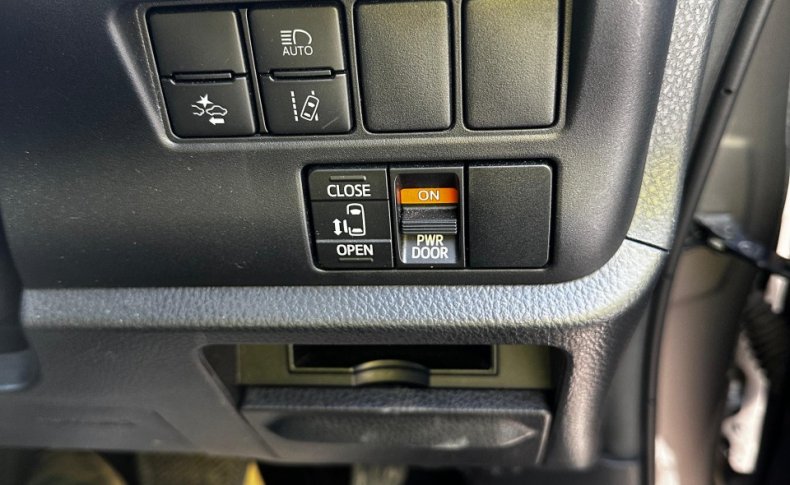 TOYOTA VOXY X 2020