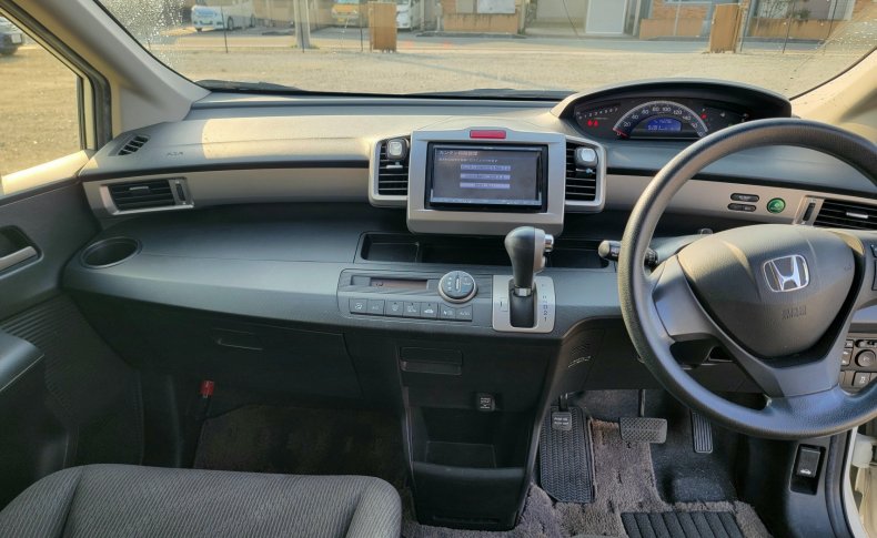HONDA FREED 4WD G JUST ION 7 PERSON 2012