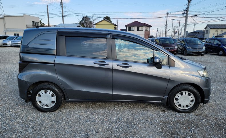 HONDA FREED SPIKE G JUST ION 2011