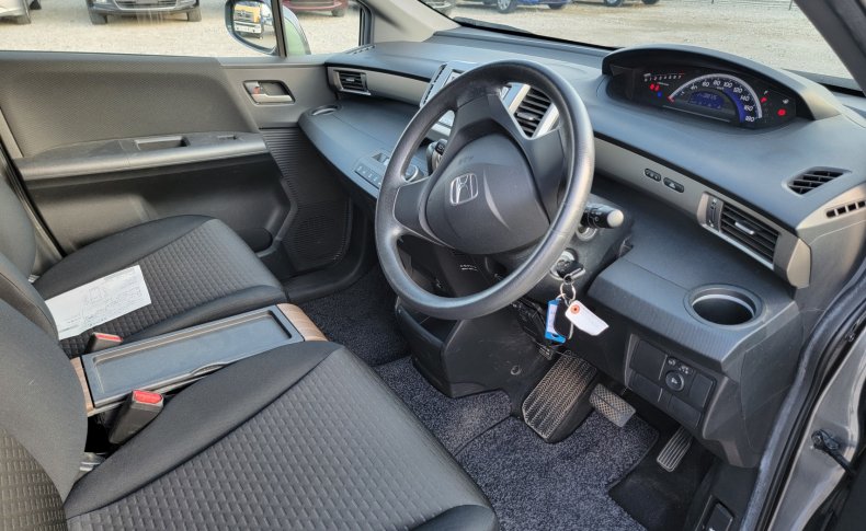 HONDA FREED SPIKE G JUST ION 2011