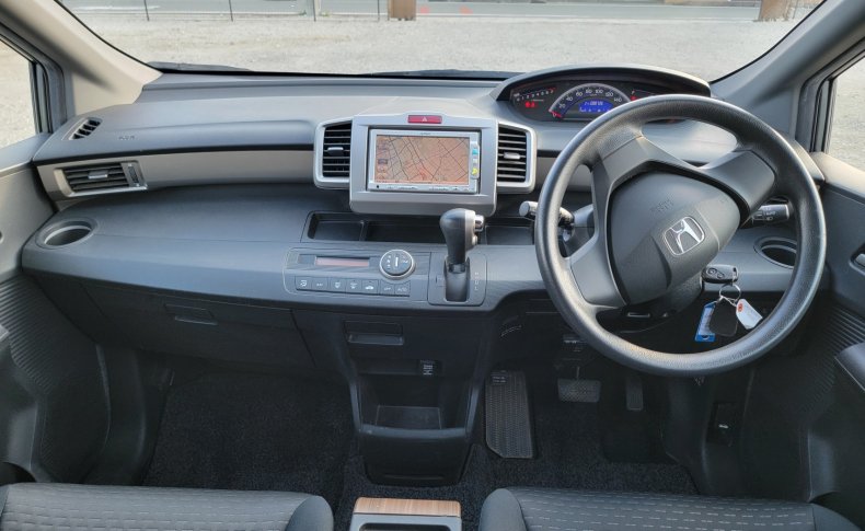 HONDA FREED SPIKE G JUST ION 2011