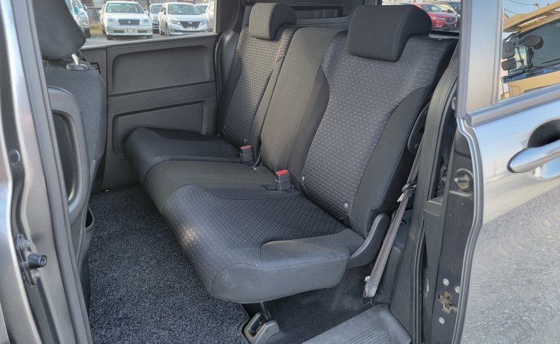 HONDA FREED SPIKE G JUST ION 2011