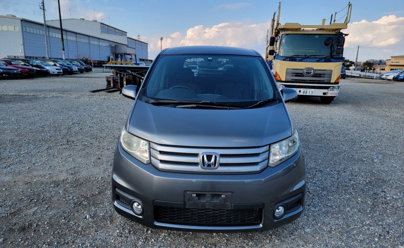 HONDA FREED SPIKE G JUST ION 2011