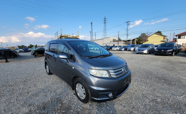 HONDA FREED SPIKE G JUST ION 2011