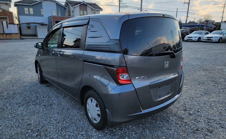 HONDA FREED SPIKE G JUST ION 2011