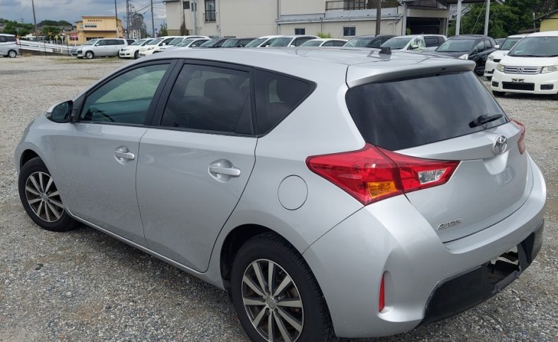 TOYOTA AURIS 150X 2012
