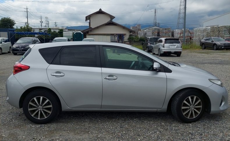 TOYOTA AURIS 150X 2012