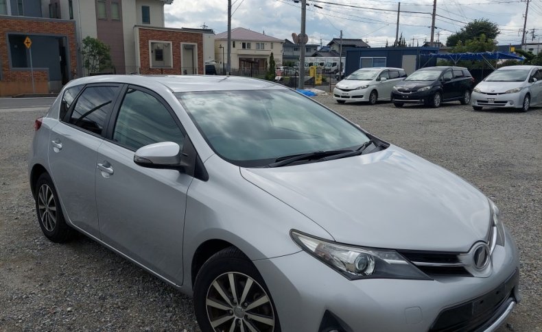 TOYOTA AURIS 150X 2012
