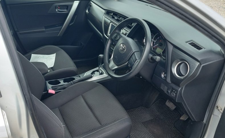 TOYOTA AURIS 150X 2012